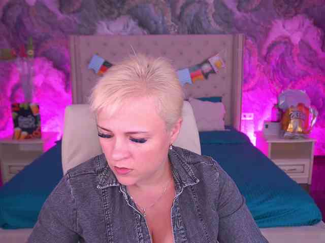 CrystalVibe webcam