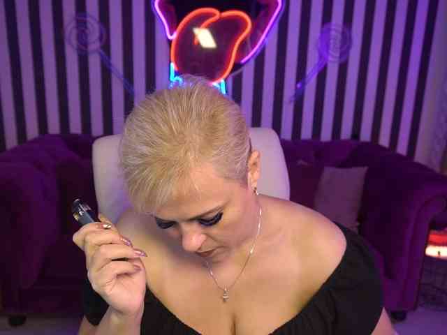 CrystalVibe webcam