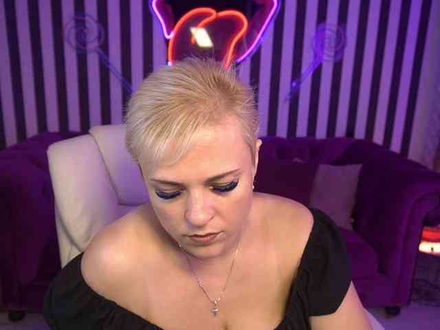 CrystalVibe webcam