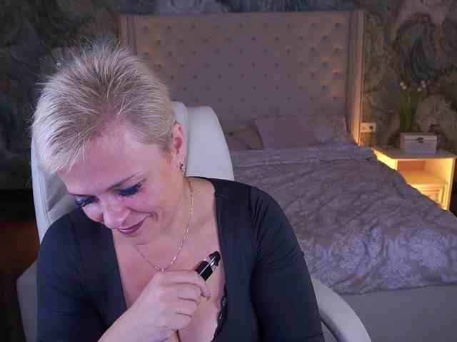 CrystalVibe webcam
