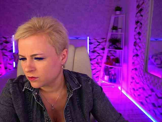 CrystalVibe webcam