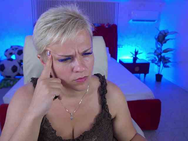 CrystalVibe webcam