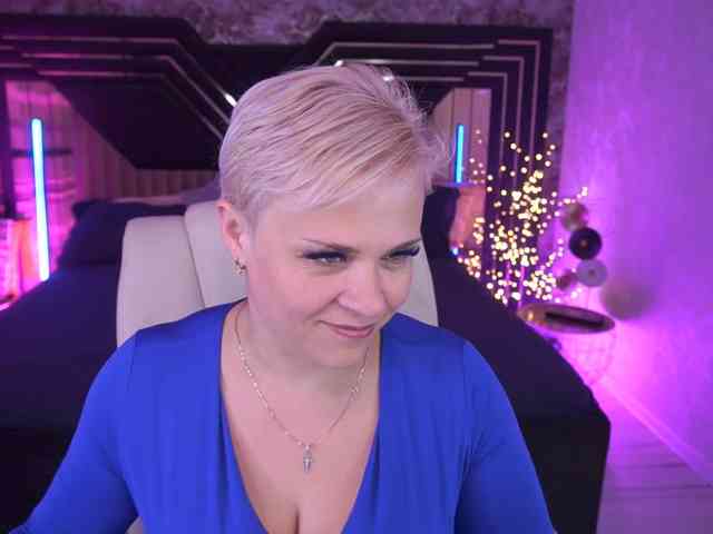 CrystalVibe's webcam live show