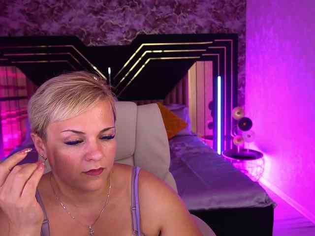 CrystalVibe webcam