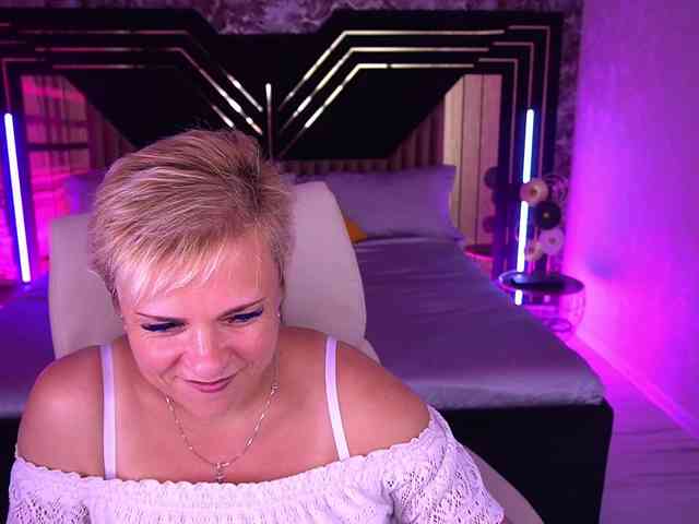 CrystalVibe webcam