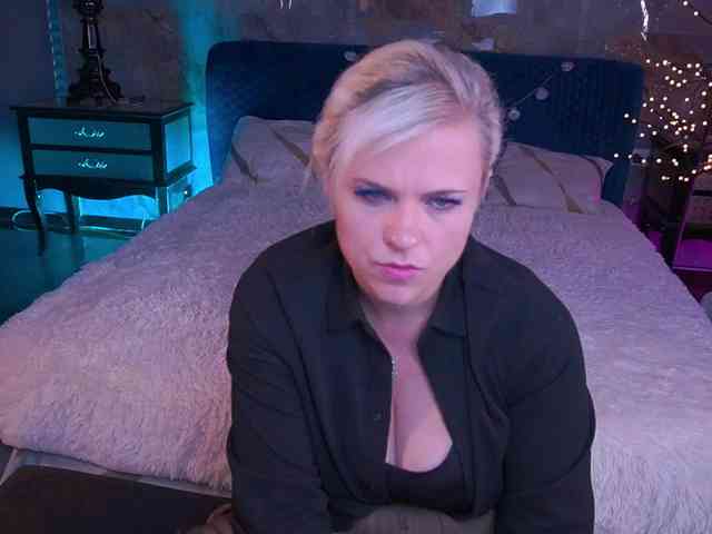 CrystalVibe Live Webcam on BongaCams