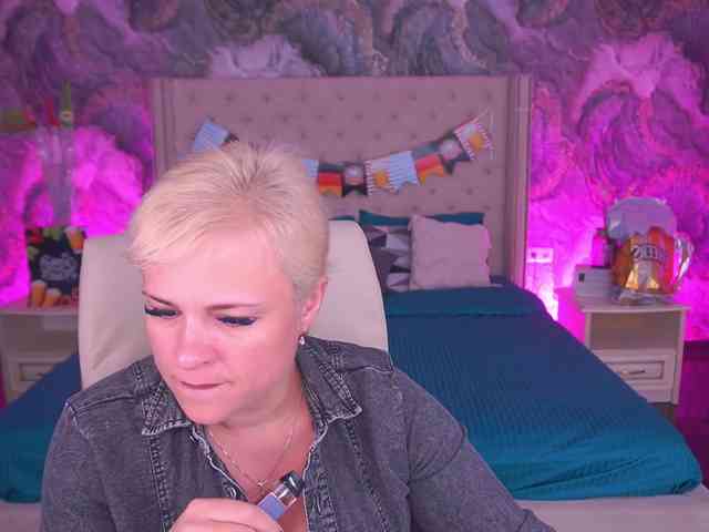 CrystalVibe webcam