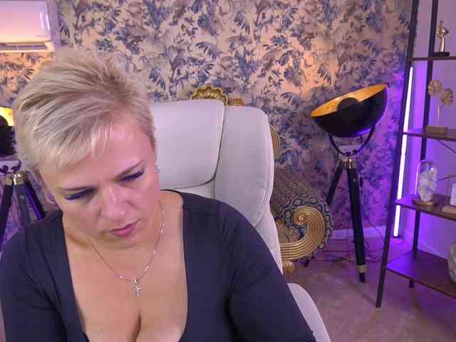 CrystalVibe webcam