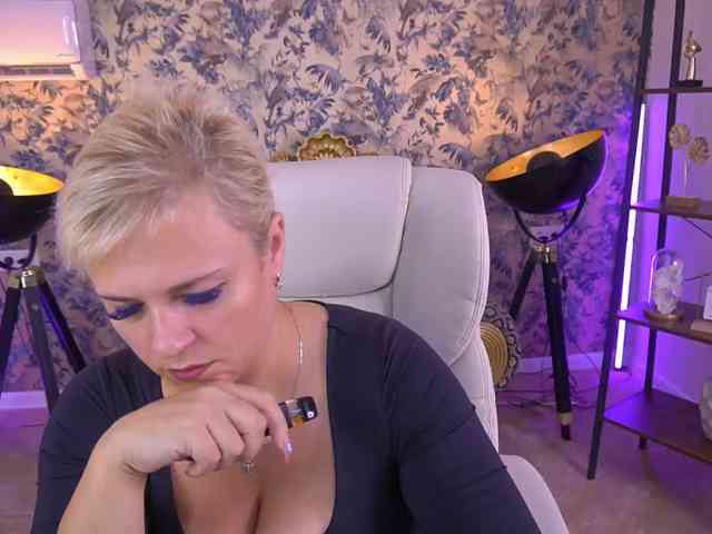 CrystalVibe webcam