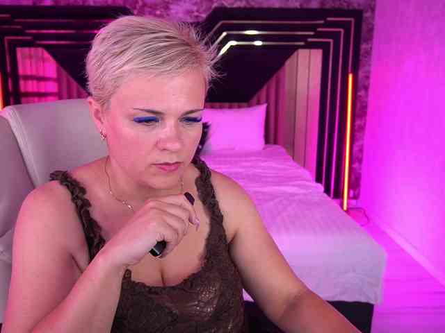 CrystalVibe webcam