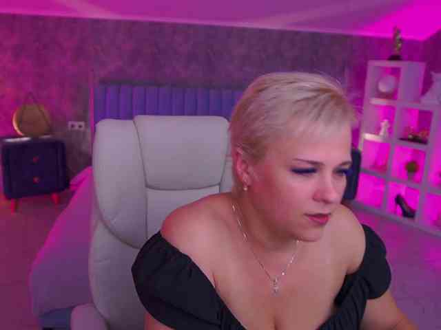 CrystalVibe Live Webcam on BongaCams