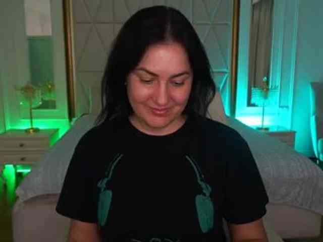 VelvetLuck webcam