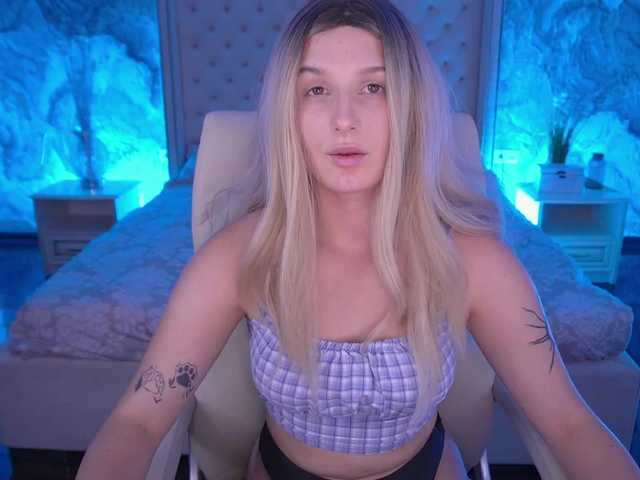 VikVikLove live cam on BongaCams