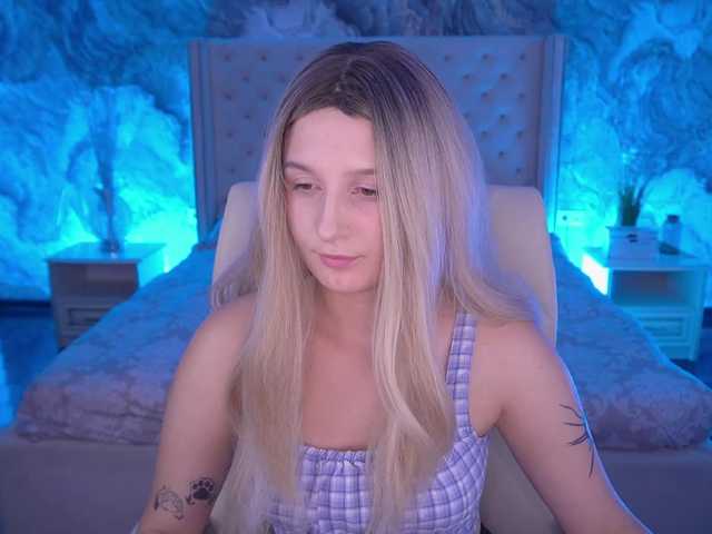 VikVikLove live cam on BongaCams