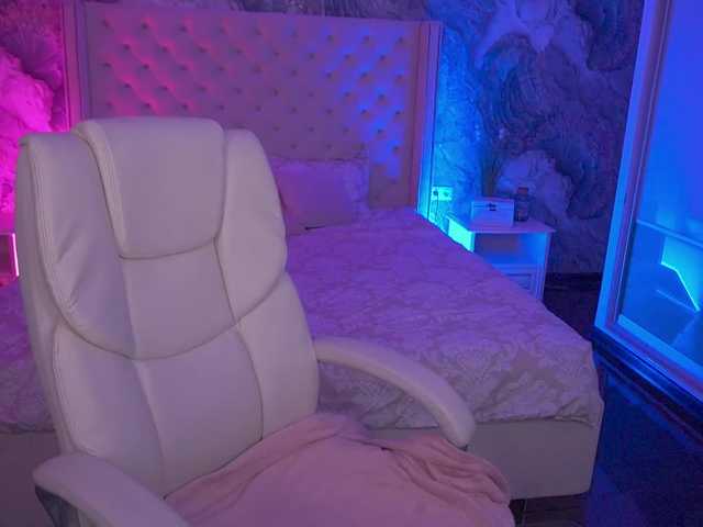 VikVikLove live cam on BongaCams