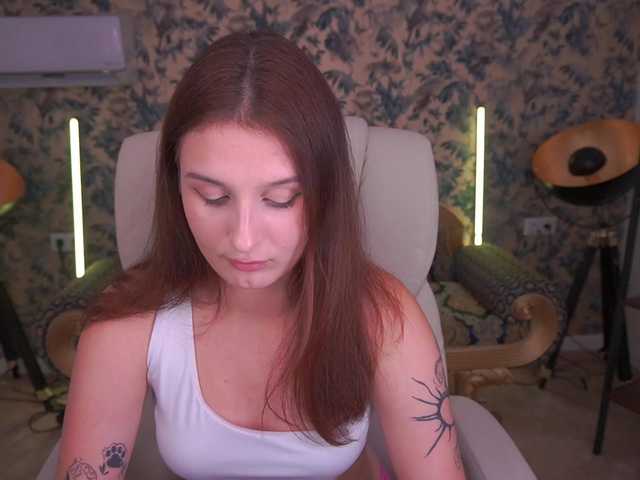 VikVikLove live cam on BongaCams