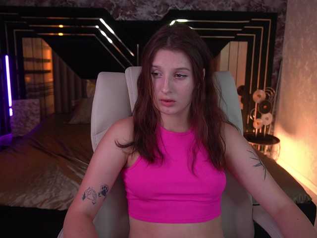 VikVikLove live cam on BongaCams