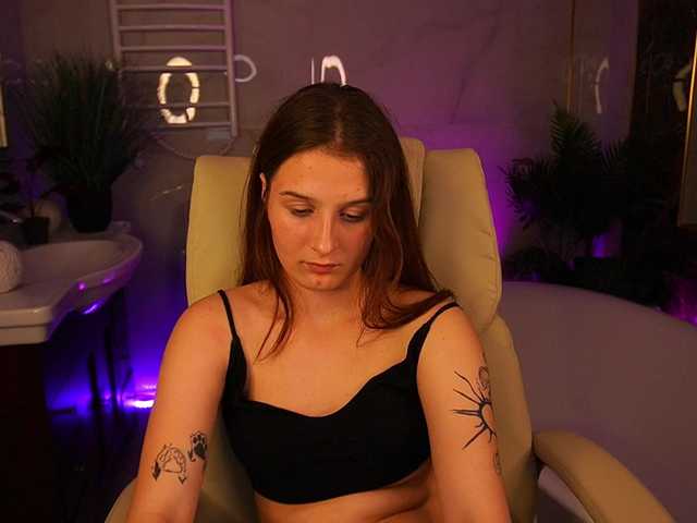 le modèle VikVikLove est en webcam porno dans un show sur le site bongacams, il possède les tags suivants: White/Caucasian,Brunette,Shaved