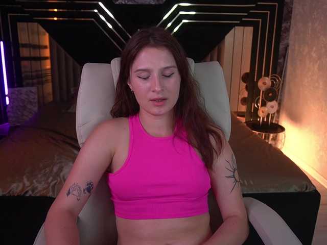 VikVikLove live cam on BongaCams