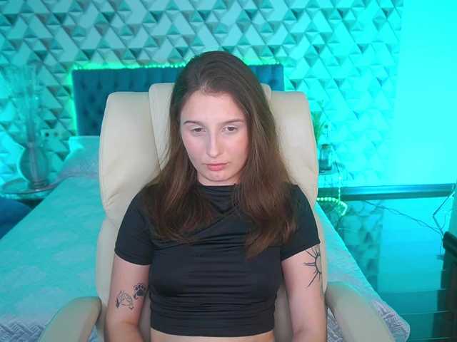 VikVikLove live cam on BongaCams
