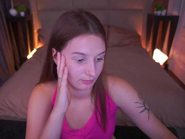 VikVikLove live cam on BongaCams