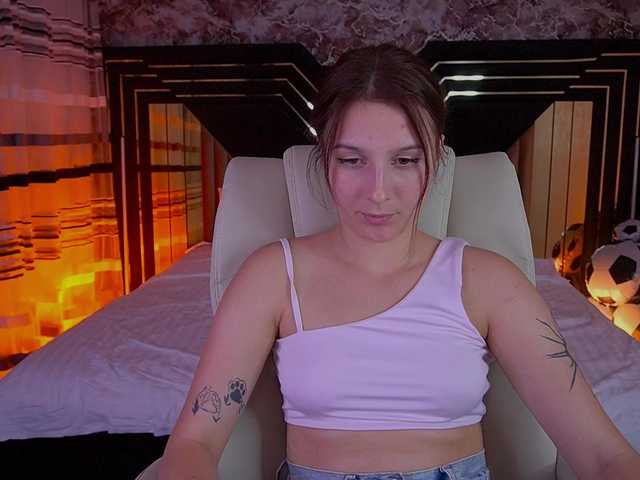 VikVikLove live cam on BongaCams