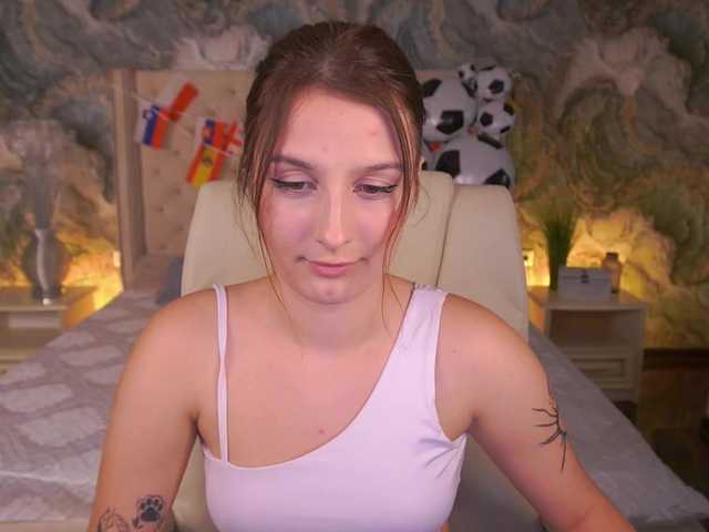 VikVikLove live cam on BongaCams