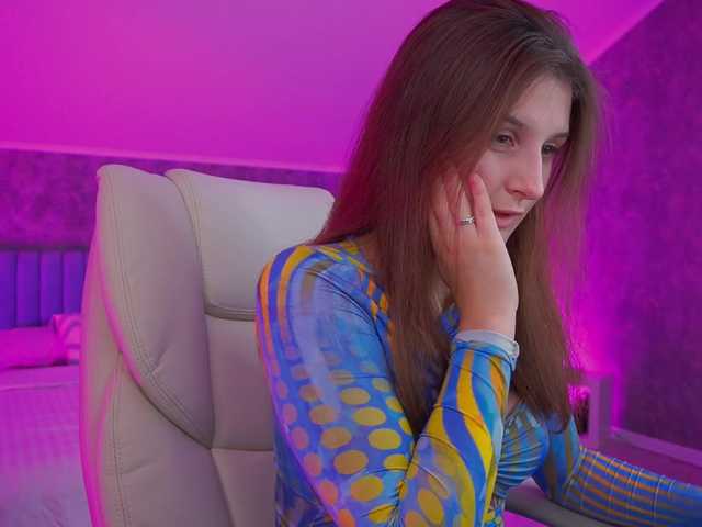 VikVikLove live cam on BongaCams