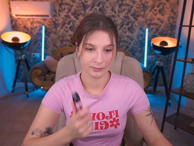 VikVikLove live cam on BongaCams
