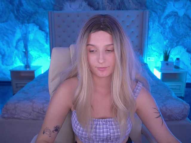 VikVikLove live cam on BongaCams