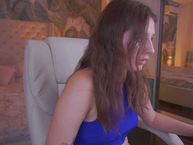 VikVikLove live cam on BongaCams