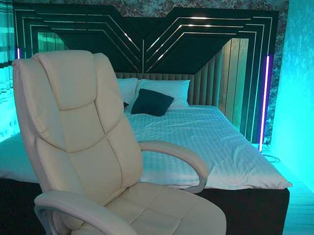 VikVikLove live cam on BongaCams