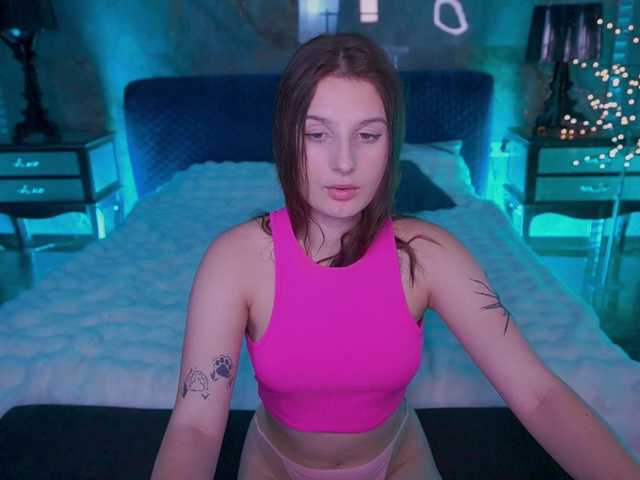 VikVikLove live cam on BongaCams