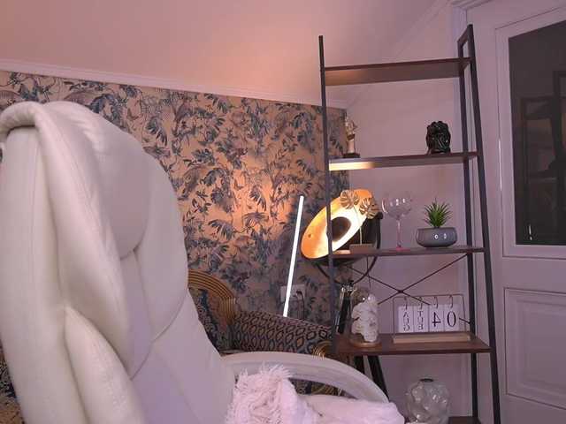 VikVikLove live cam on BongaCams