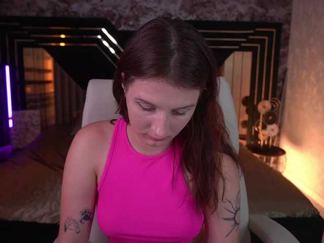 VikVikLove live cam on BongaCams