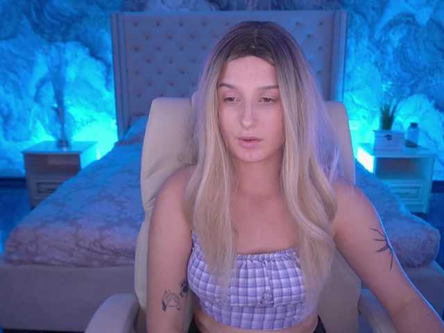 VikVikLove live cam on BongaCams