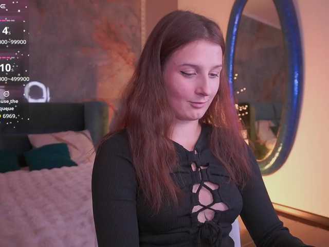 VikVikLove live cam on BongaCams