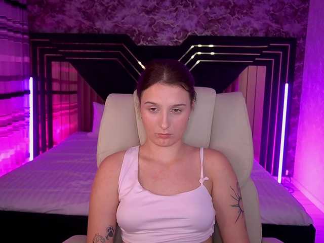 VikVikLove live cam on BongaCams