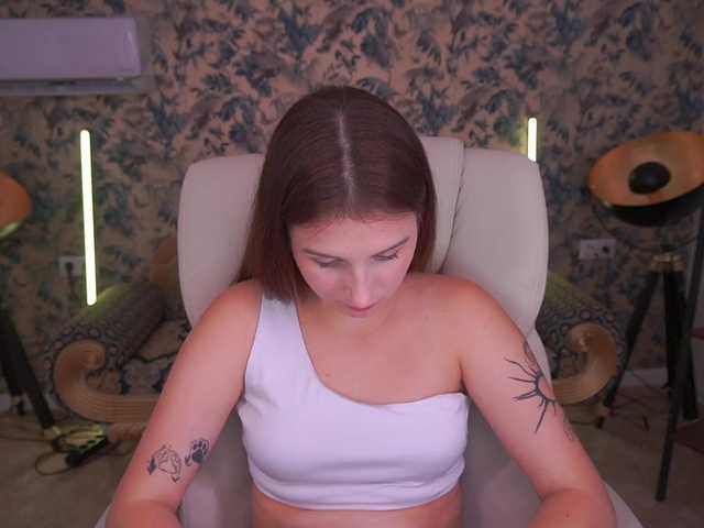 VikVikLove live cam on BongaCams