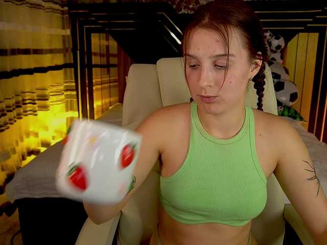 VikVikLove live cam on BongaCams