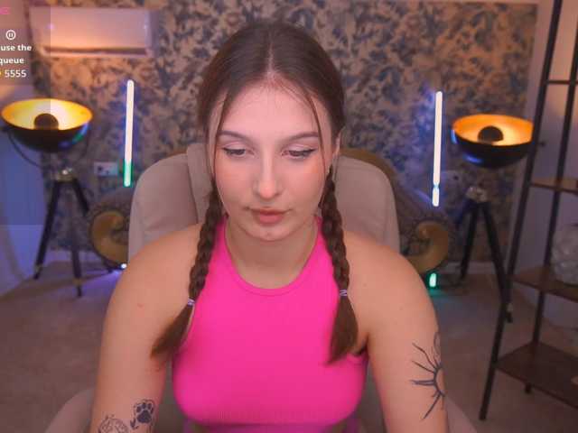 VikVikLove live cam on BongaCams