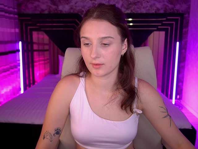 VikVikLove live cam on BongaCams