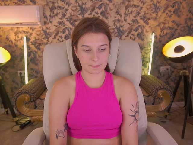 VikVikLove live cam on BongaCams