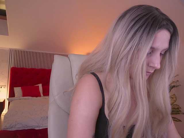 VikVikLove live cam on BongaCams