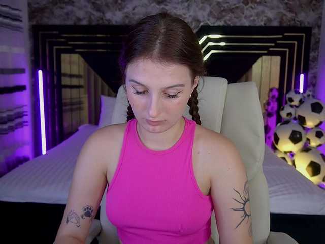 VikVikLove live cam on BongaCams