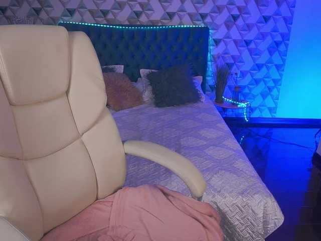 VikVikLove live cam