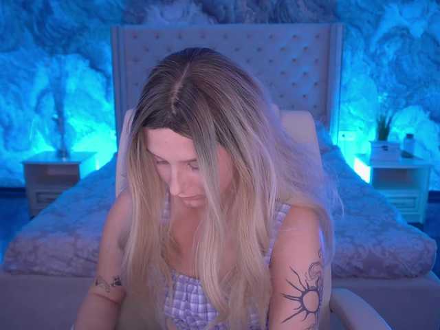 VikVikLove live cam on BongaCams