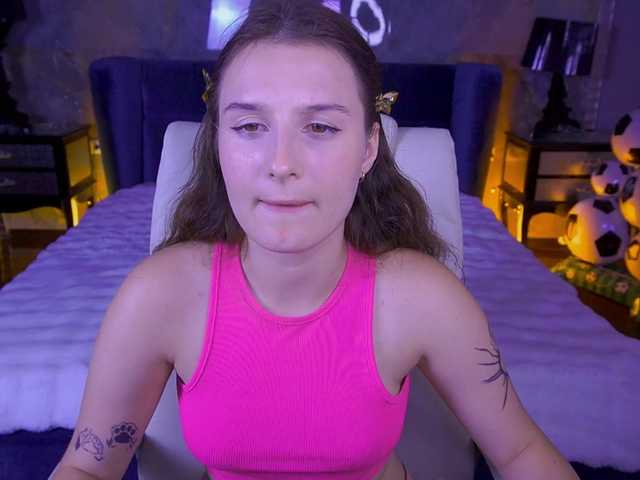 VikVikLove live cam on BongaCams
