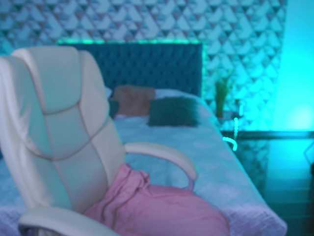 VikVikLove live cam on BongaCams