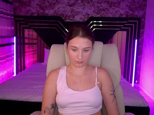VikVikLove live cam on BongaCams